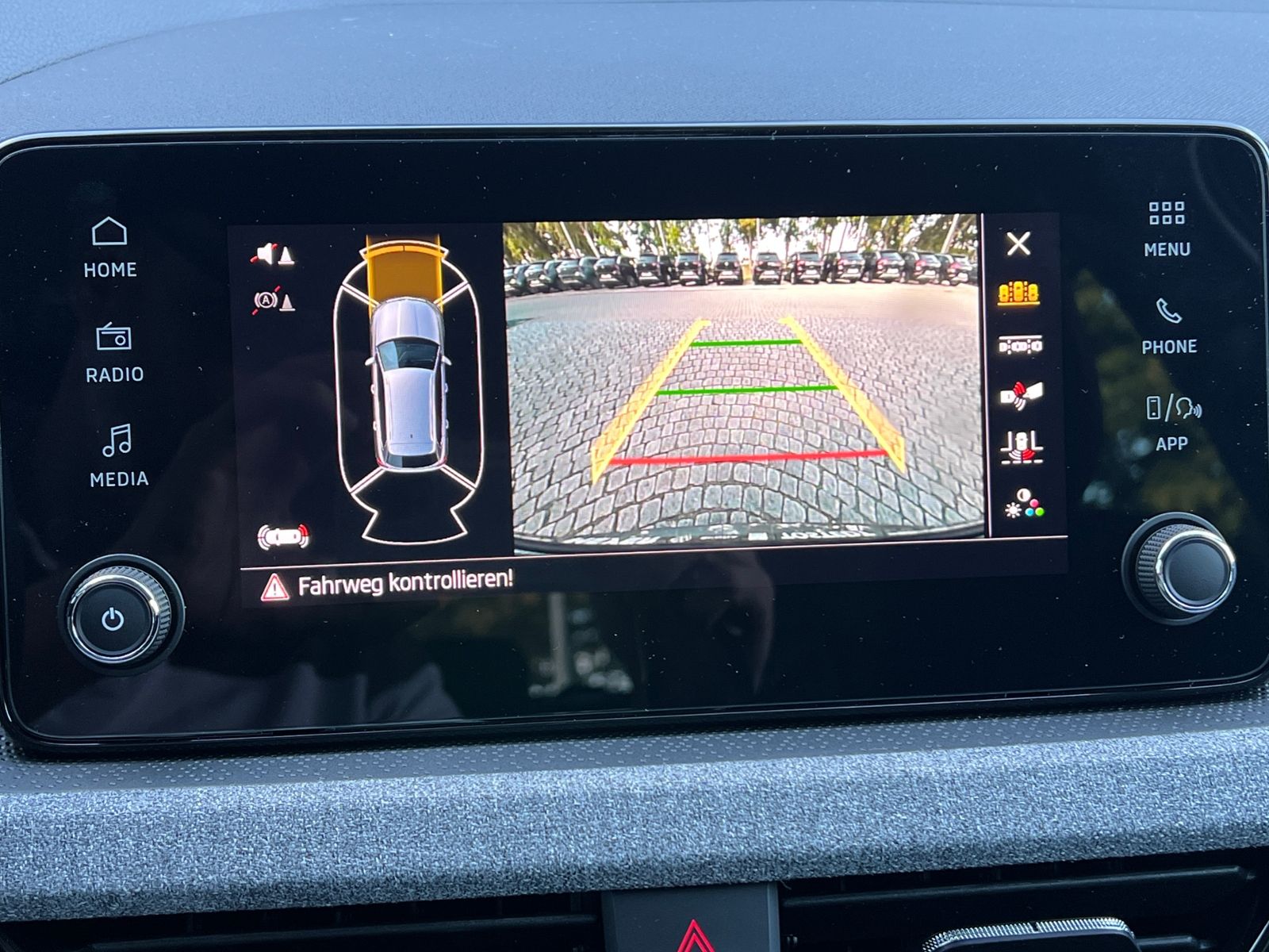 Fahrzeugabbildung SKODA Kamiq Tour 1.5 TSI DSG *AHK, Matrix-LED, Kamera,