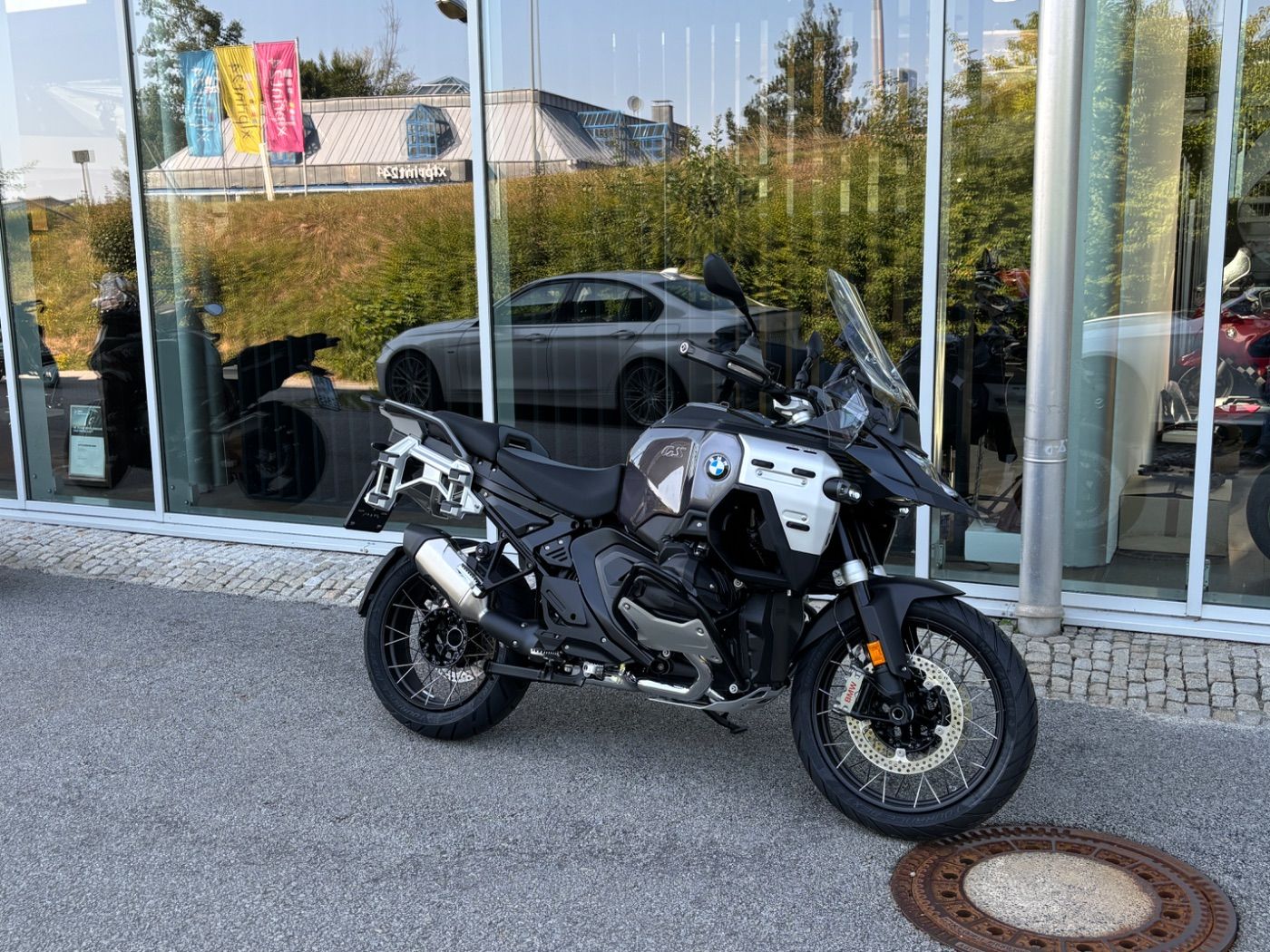 Fahrzeugabbildung BMW R 1300 GS Adventure 3 Pakete Triple Black