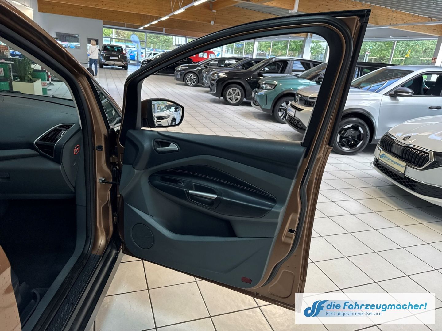 Fahrzeugabbildung Ford C-Max Grand Titanium Navi Klimaautom *EXPORT