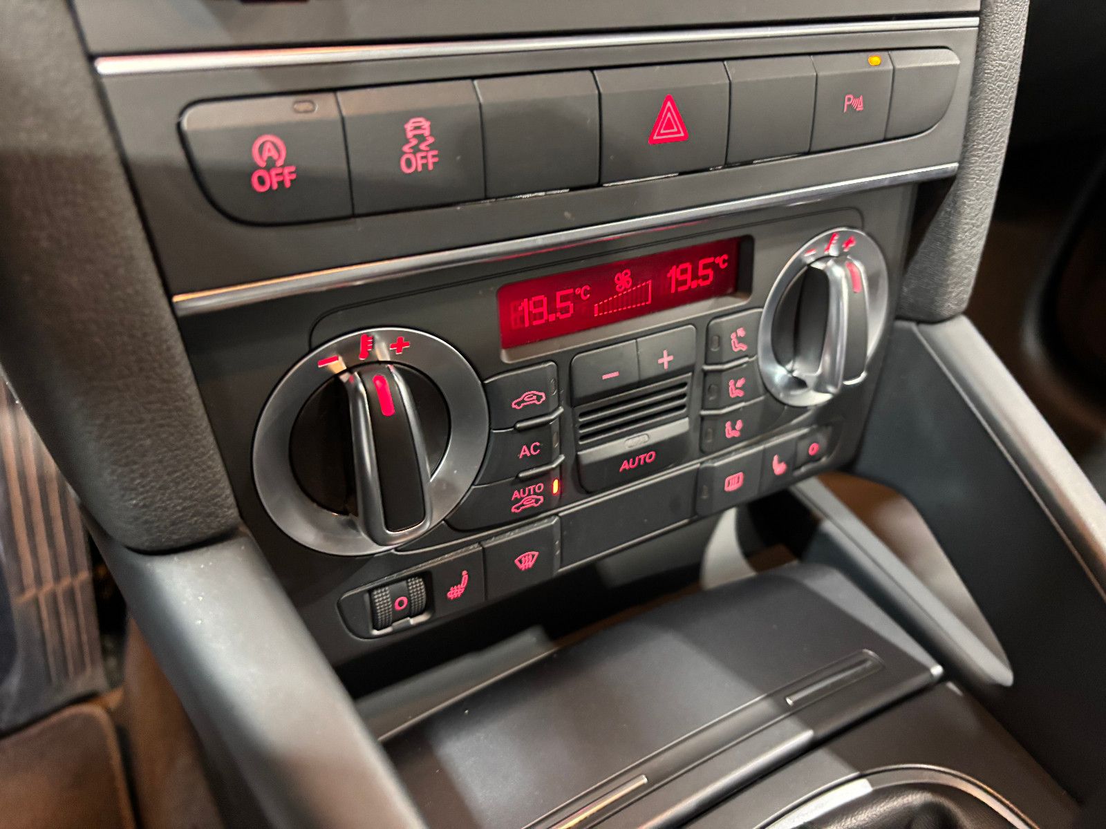 Fahrzeugabbildung Audi A3 Cabriolet Attraction/PDC/SHZ/KLIMA/ALCANTARA