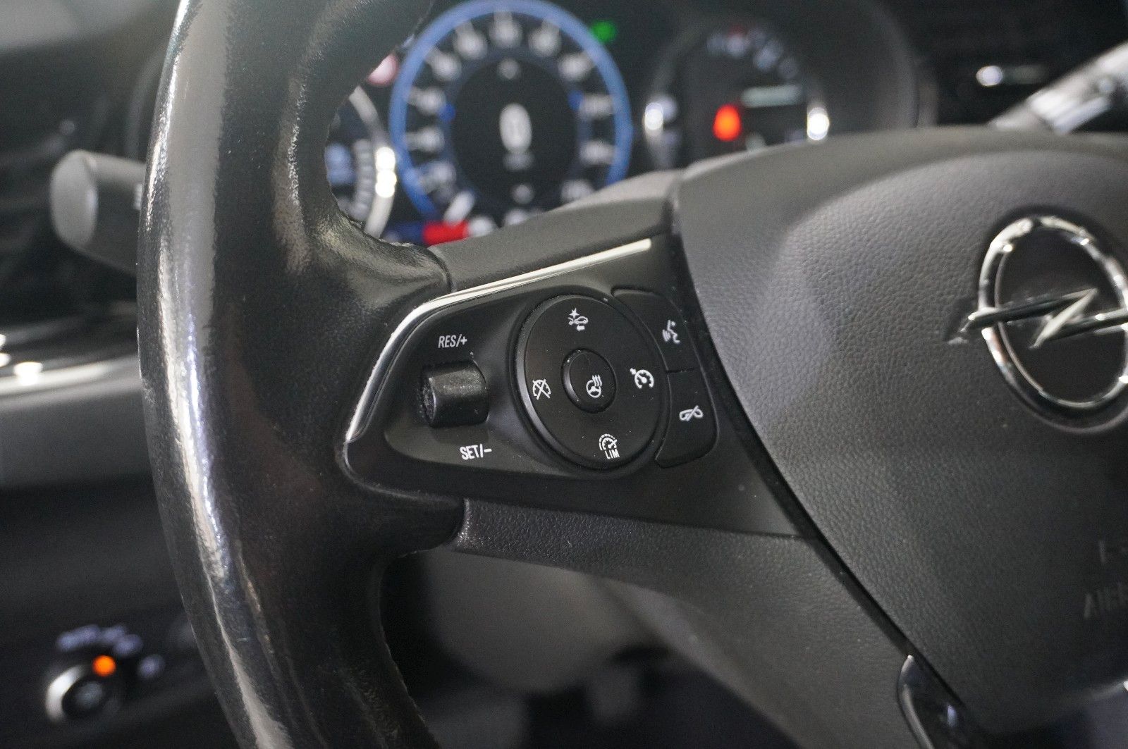 Fahrzeugabbildung Opel Insignia B ST 2.0D ELEGANCE NAVI/LED/KAMERA/DAB+