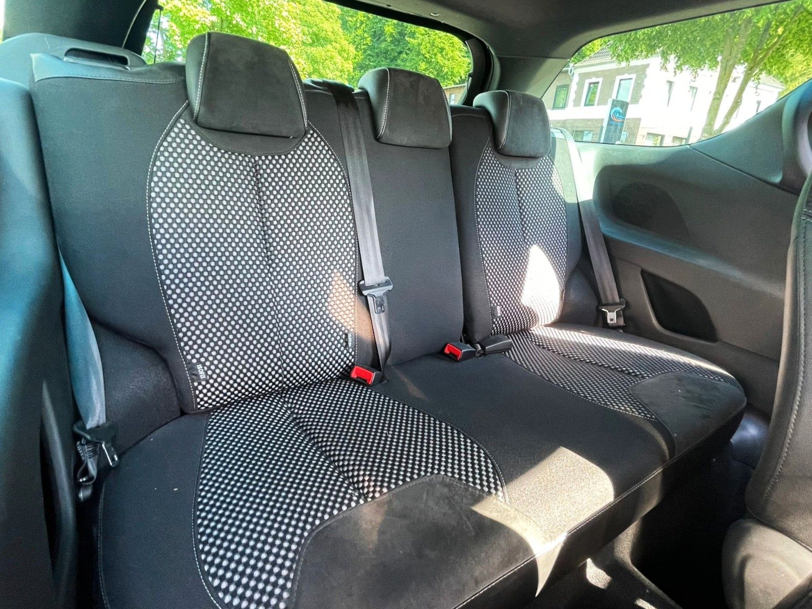 Fahrzeugabbildung Citroën DS3 SportChic 155 THP KIMAAUTOMATIK GANZJ REIFEN