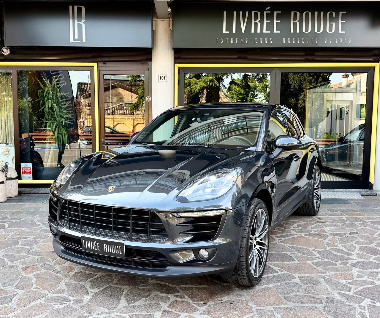 PORSCHE Macan