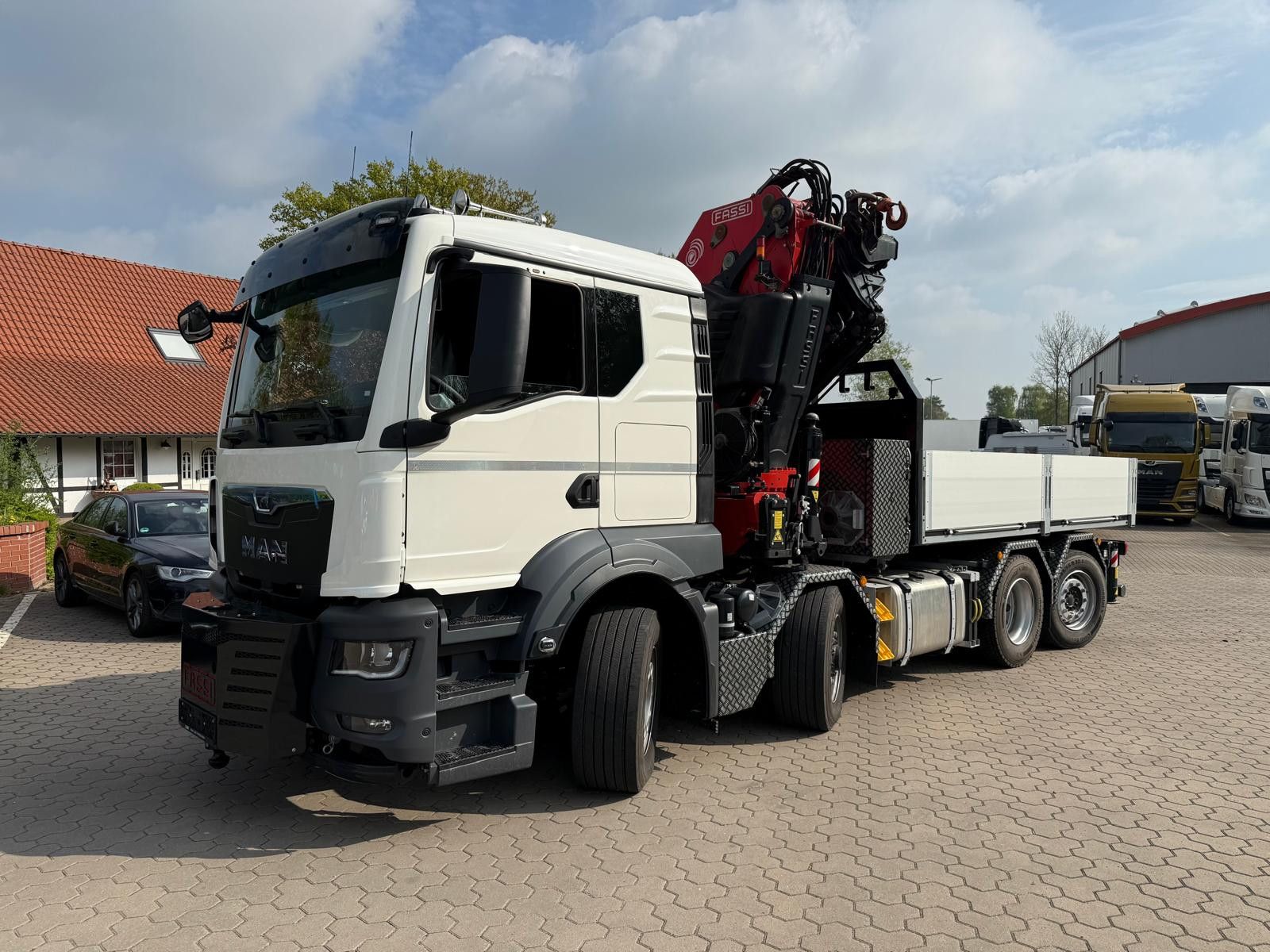 Fahrzeugabbildung MAN 35.520 8x4 Fassi F800 RA2.28 OHNE ABSTÜTZÜBERWA.