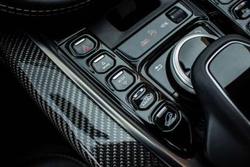 2021 Aston Martin DBX — миниатюра 38