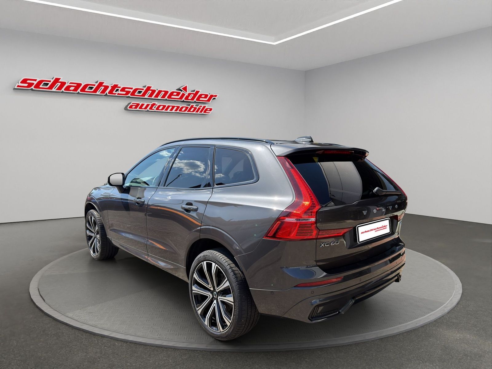 Volvo XC60 B5 AWD Diesel R-Design+Luft+BowersW+AHZV+ foto 2