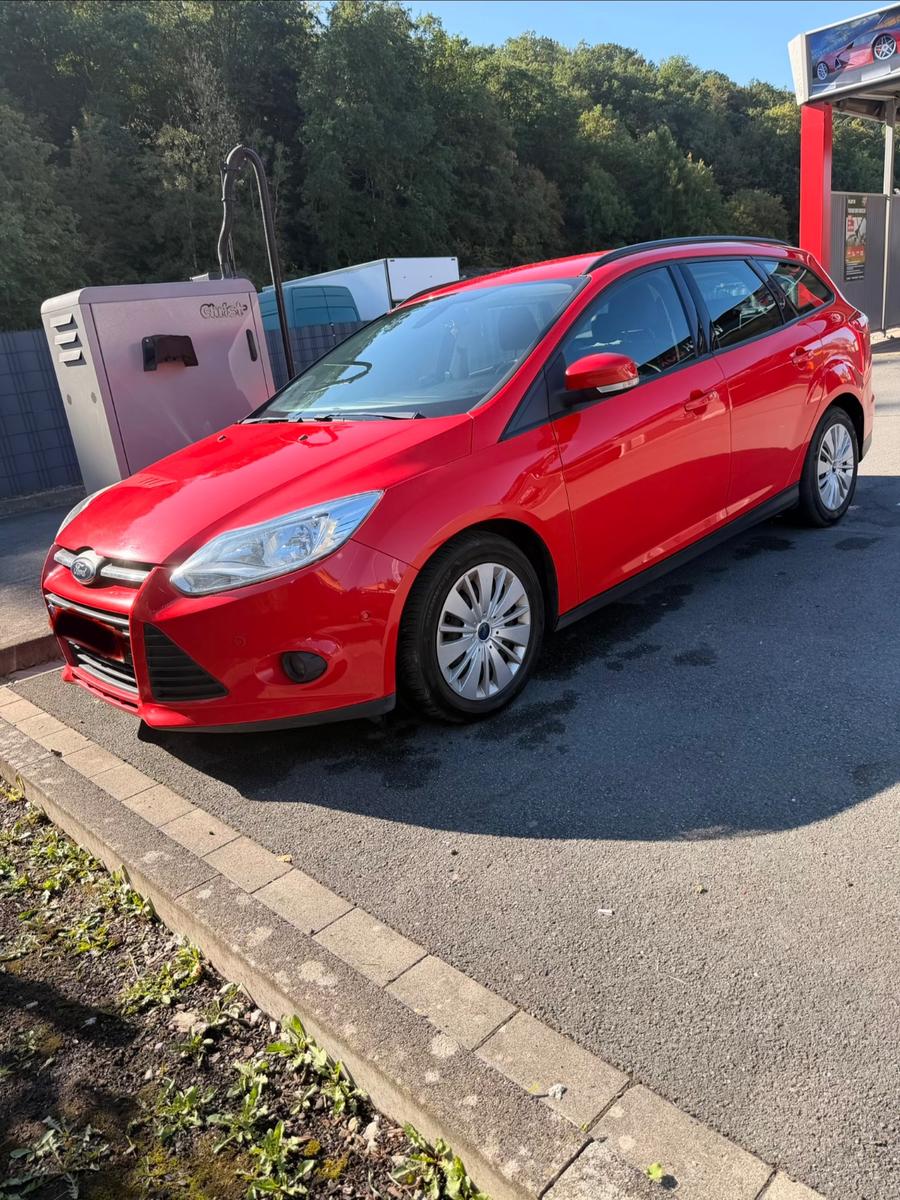 Ford Focus 2013 — rear view