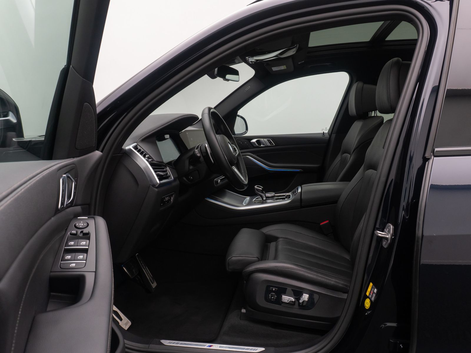 Fahrzeugabbildung BMW X5 xD45e M Sport 360° HUD Panorama DAB Massage