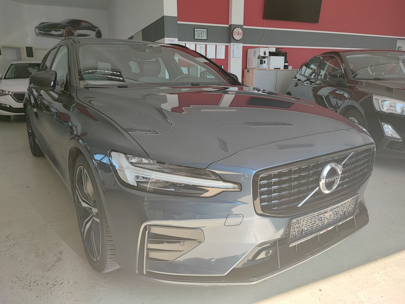 Fahrzeugabbildung Volvo V60 d B4 R Design ACC/KAM/LED/NAVI/SHZ/EL.SI+MEM