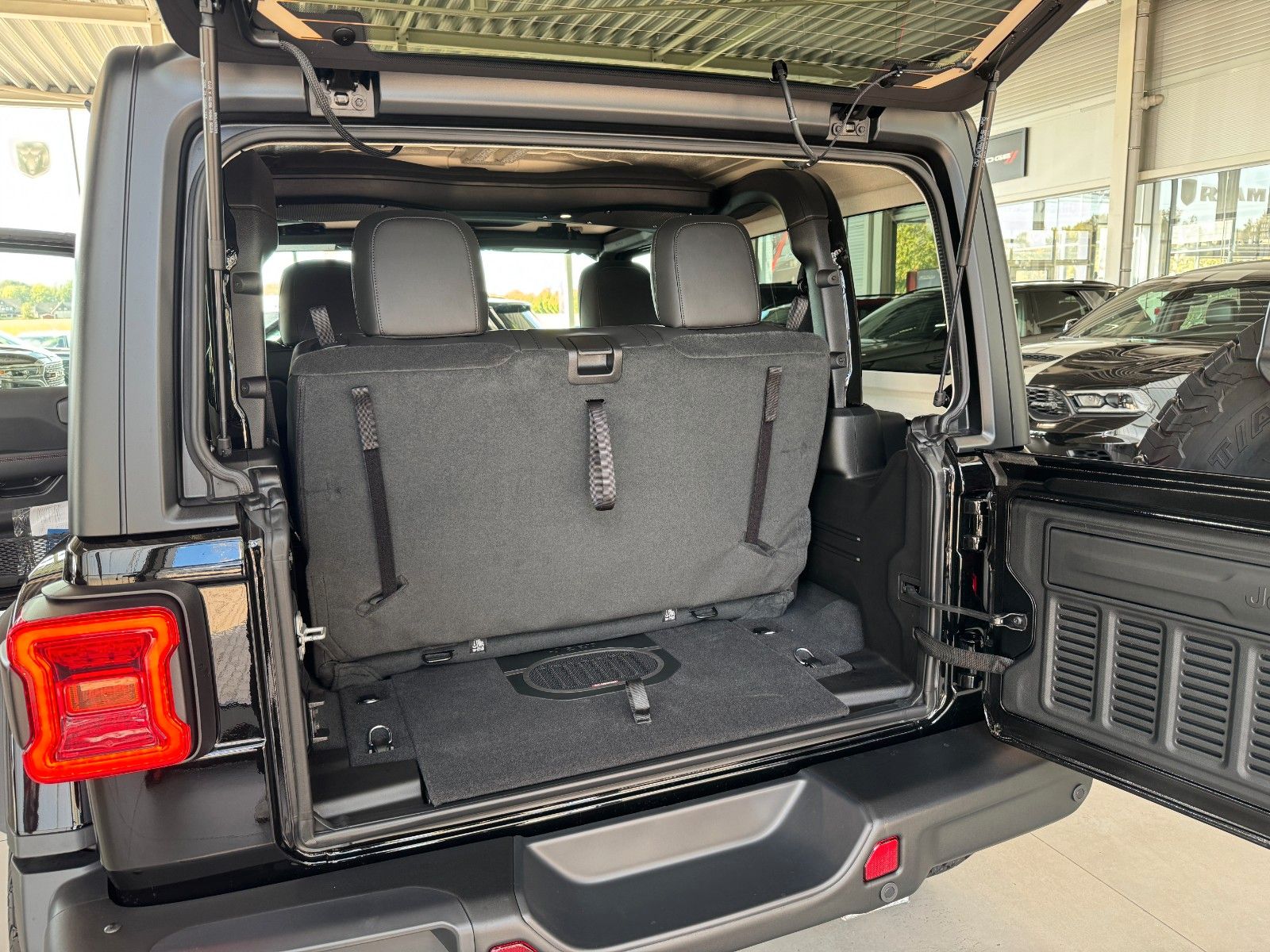 Fahrzeugabbildung Jeep Wrangler 2.0T-GDI Rubicon Recon Xtreme 4x4 WARN