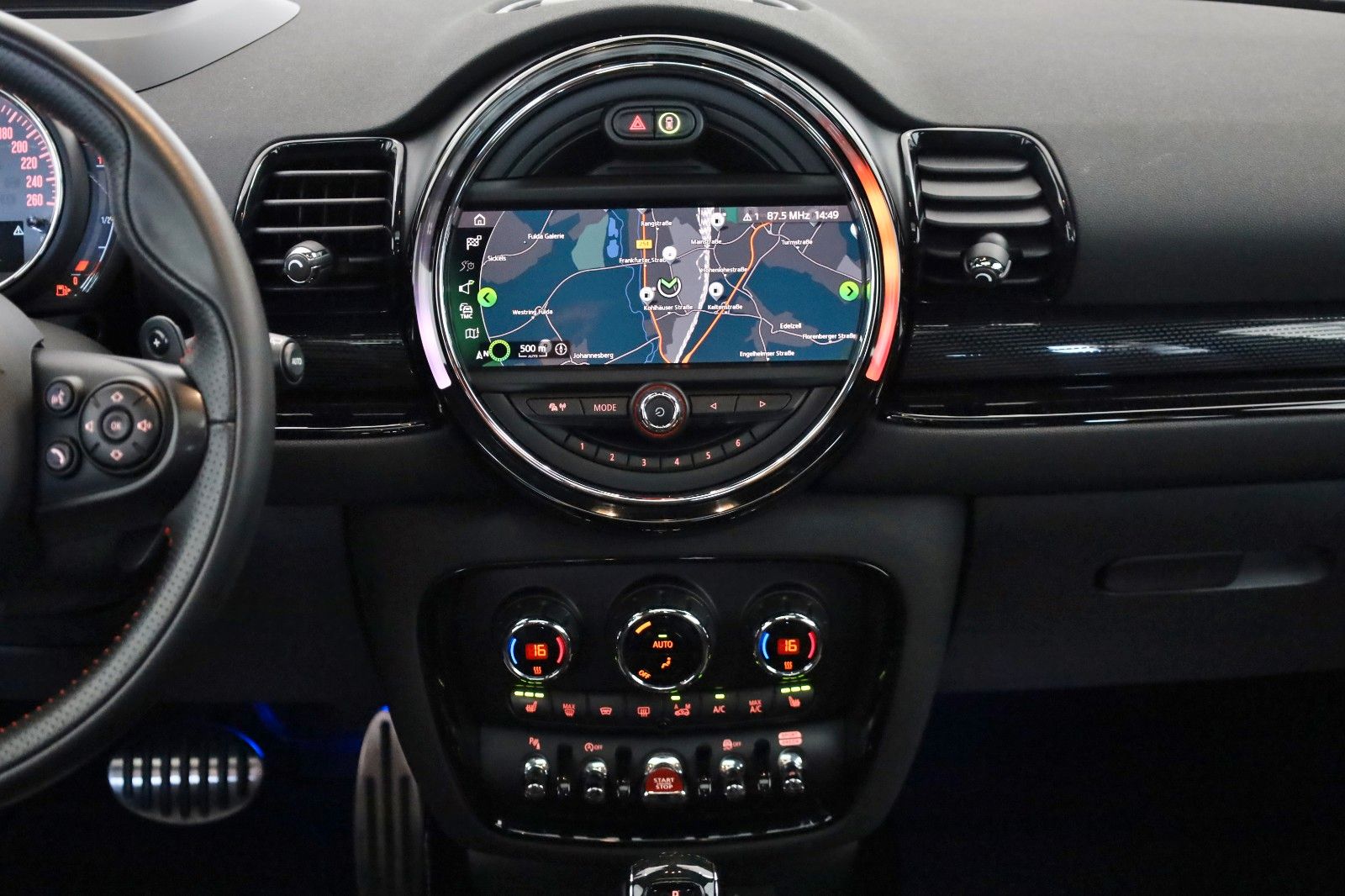 Fahrzeugabbildung MINI Clubman Cooper S All4 JCW Leder,Navi,LED,PanDach