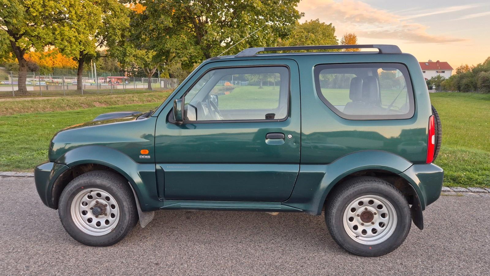 Suzuki Jimny 1.5 DDiS Comfort | 86 ch | BVM | Attelage | Vitres électriques | Rétroviseurs électriques