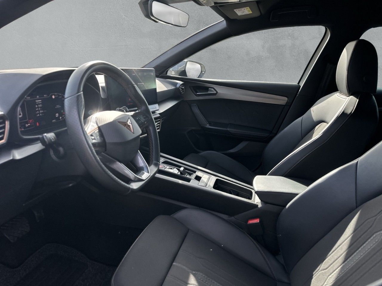 Fahrzeugabbildung CUPRA Leon Sportstourer 1.5 eTSI 150 PS DSG - mit KI generiert/bearbeitet