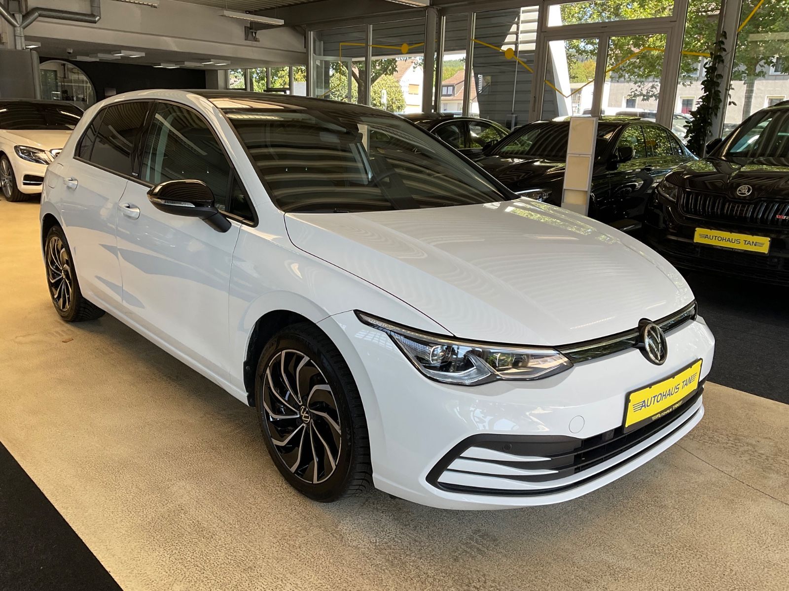 Fahrzeugabbildung Volkswagen Golf VIII Lim. United eTSI