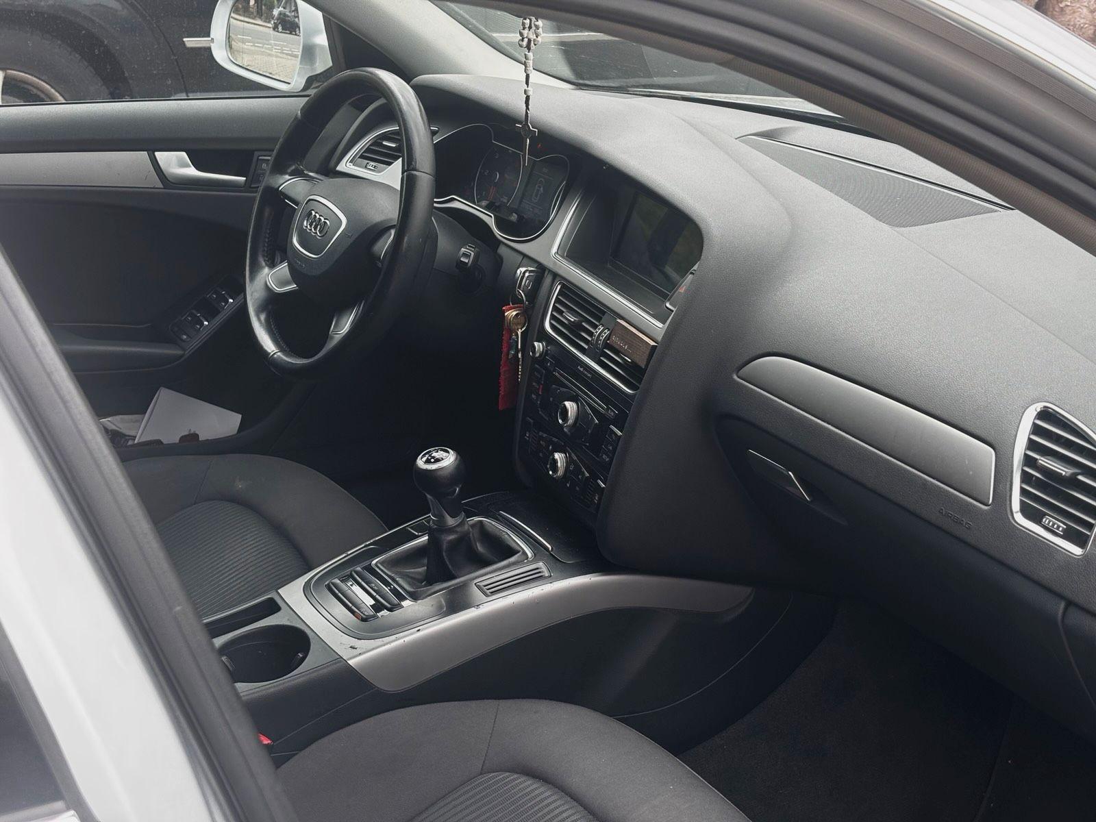 Audi A4 2012 — photo 8