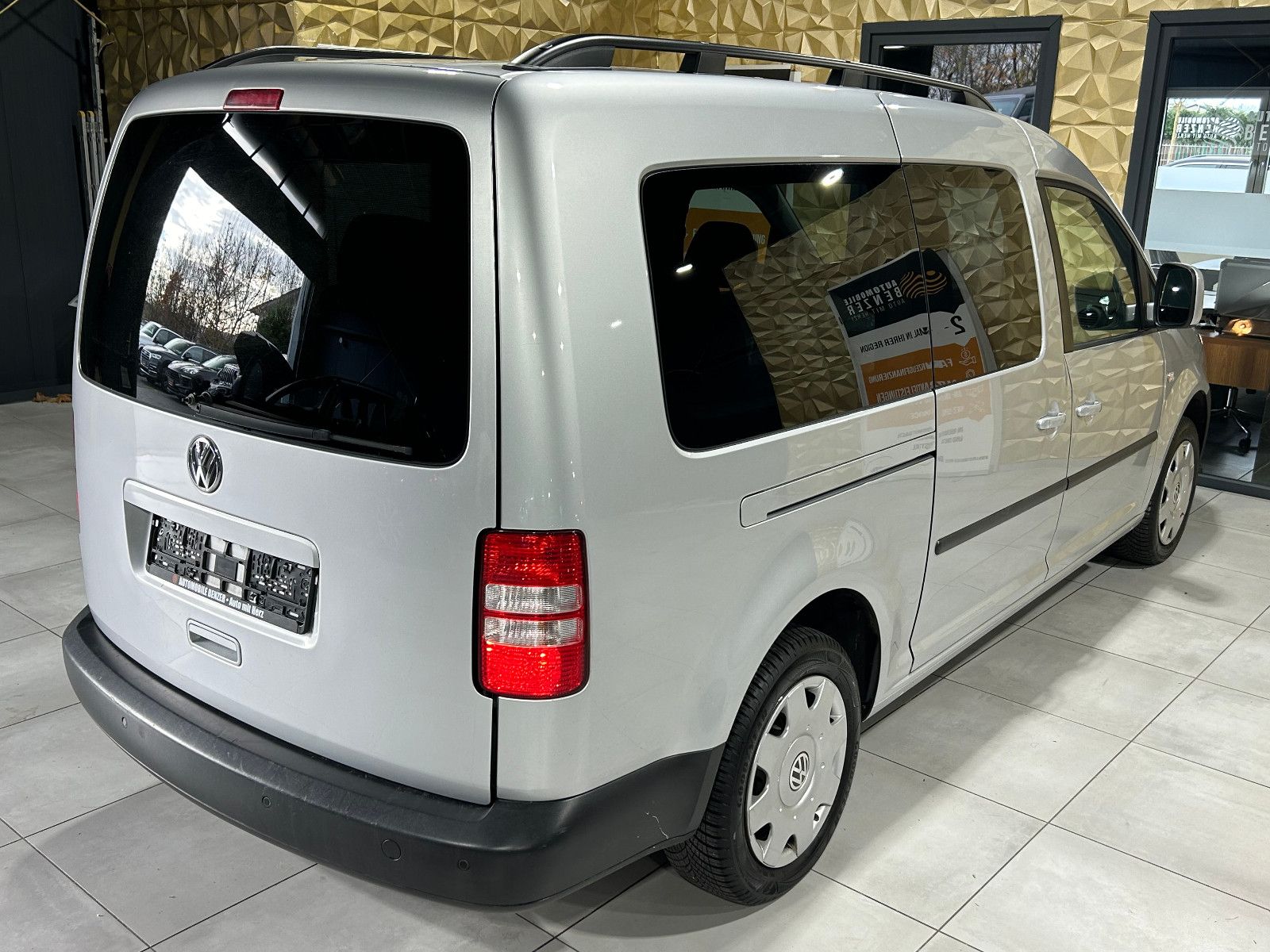 Fahrzeugabbildung Volkswagen Caddy Kasten/Kombi Maxi Trendline/7-SITZ/NAVI/KL