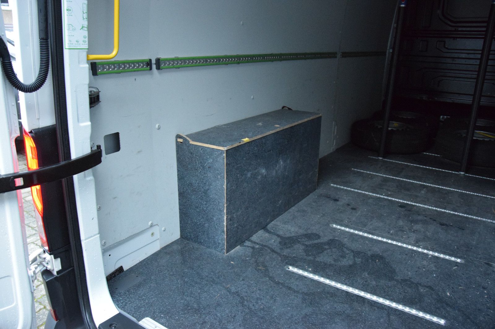 Fahrzeugabbildung Volkswagen Crafter Kasten 35 lang Hochdach FWD LED Navi Atm