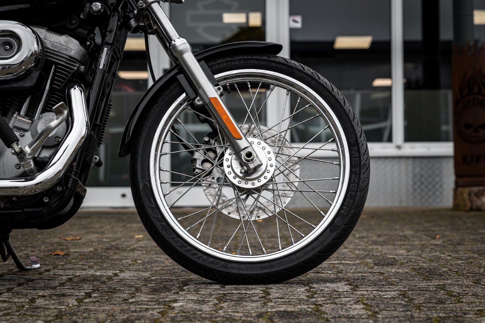 Fahrzeugabbildung Harley-Davidson XL883C CUSTOM SPORTSTER - VORVERLEGTE FUßRASTE
