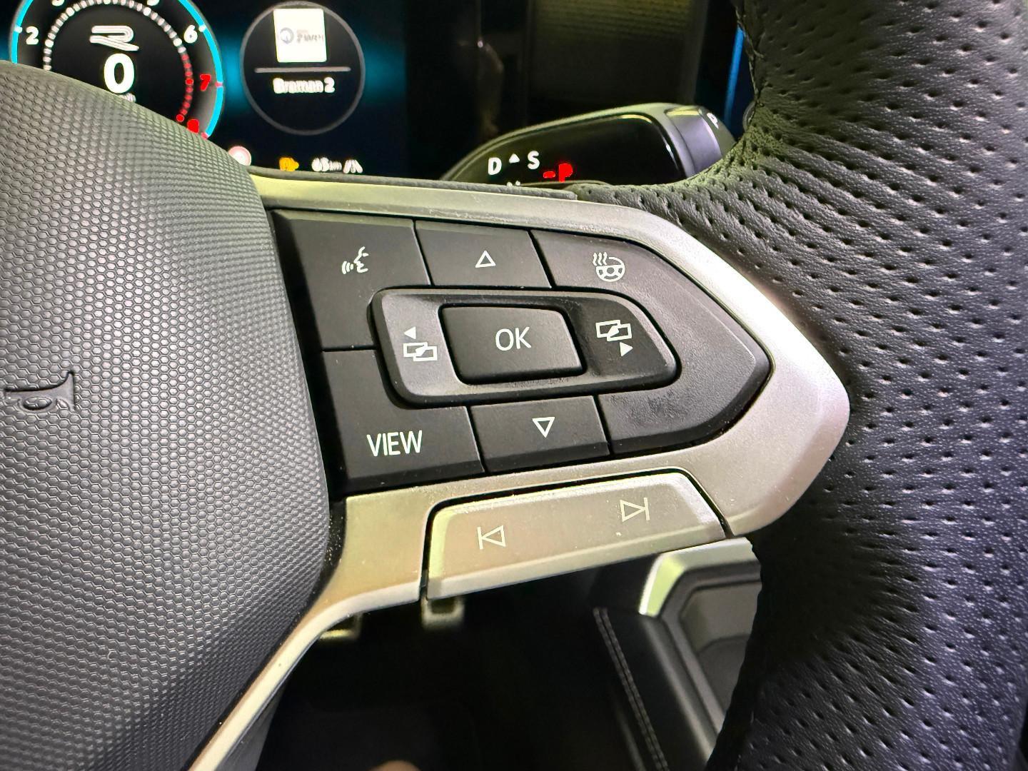 Volkswagen T-Roc 1.5 eTSI DSG R-Line ACC KAMERA KEYLESS, миниатюра 24
