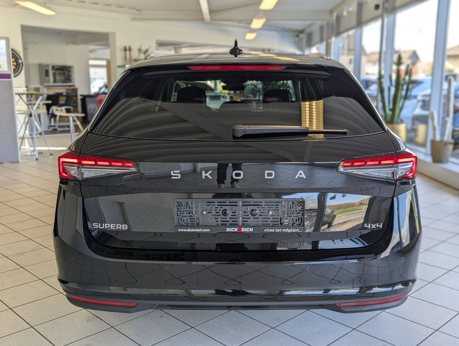 Fahrzeugabbildung SKODA Superb 2.0 TDI 4x4 Selection Matrix AHK 5J Garan