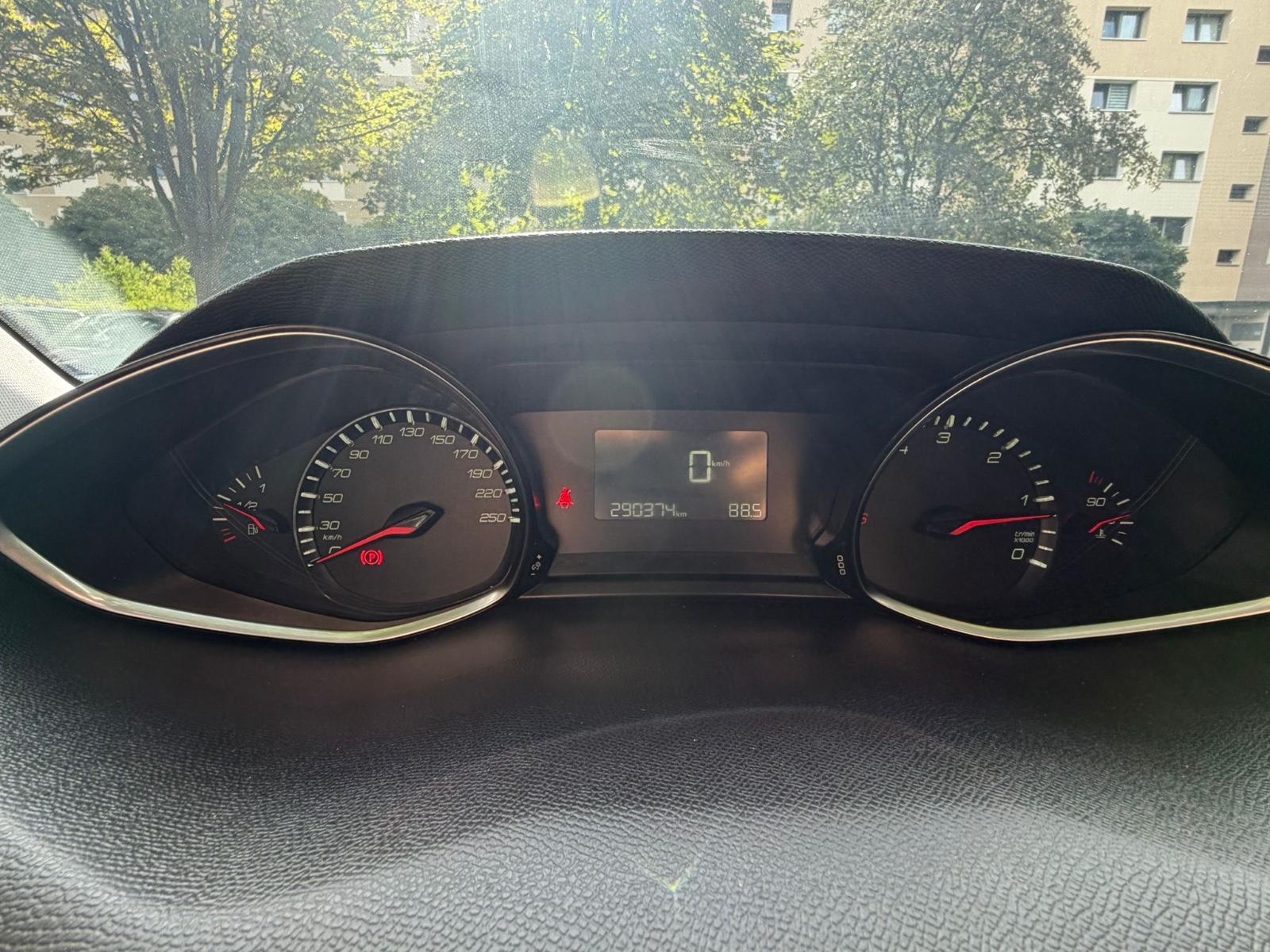 Peugeot 308 2014 — photo 7