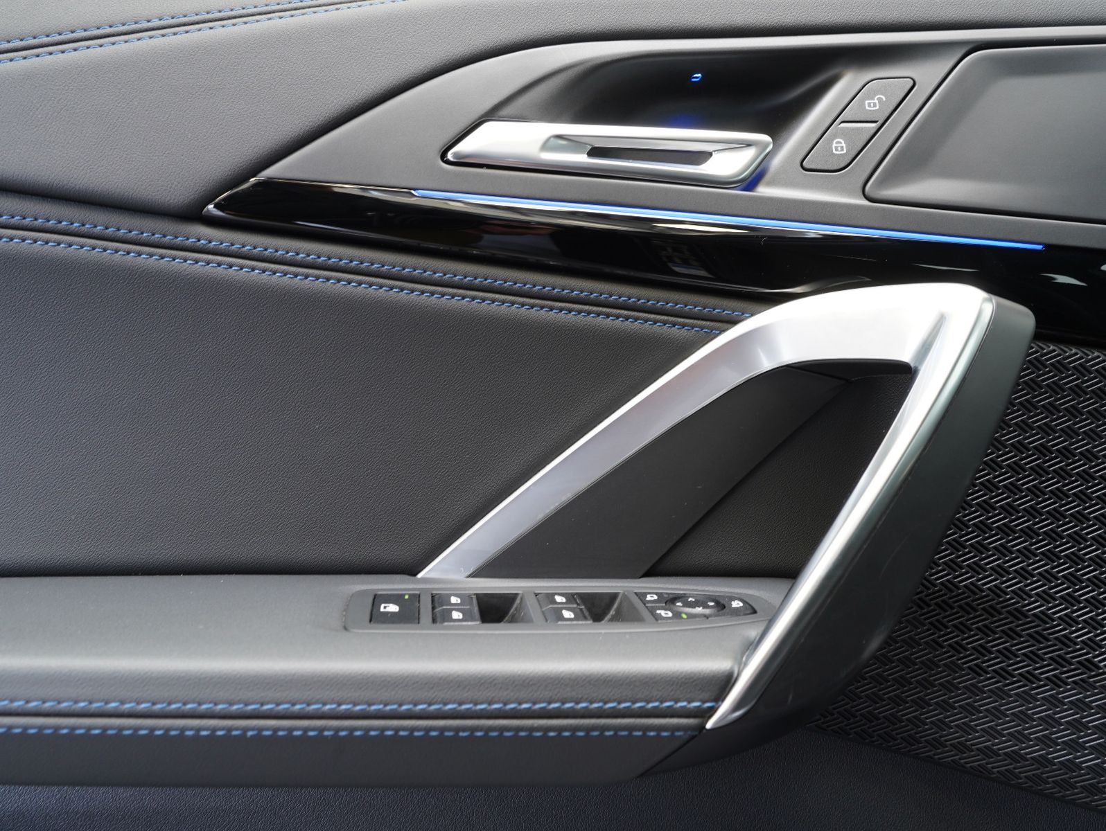 Fahrzeugabbildung BMW X1 18 d sDrive M Sport SHADOW