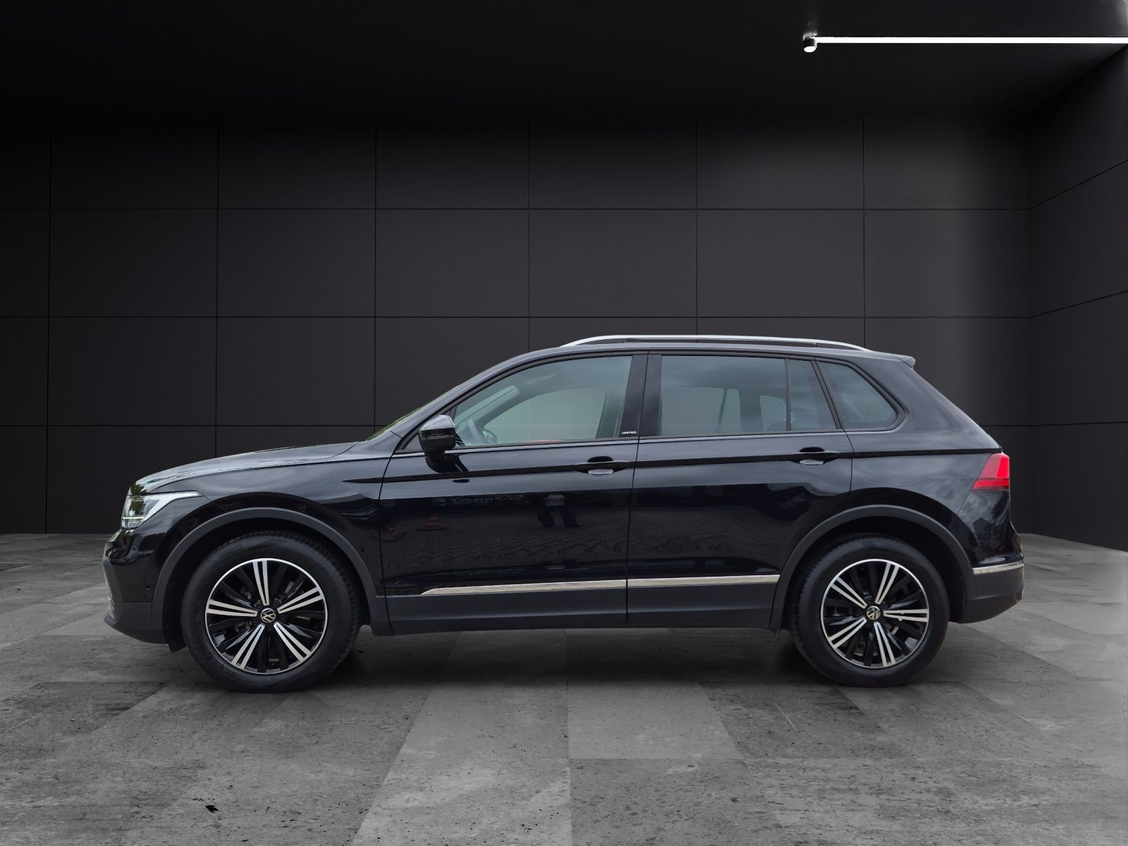 Fahrzeugabbildung Volkswagen Tiguan TSI United DSG LED Navi AID ACC Park-Assi