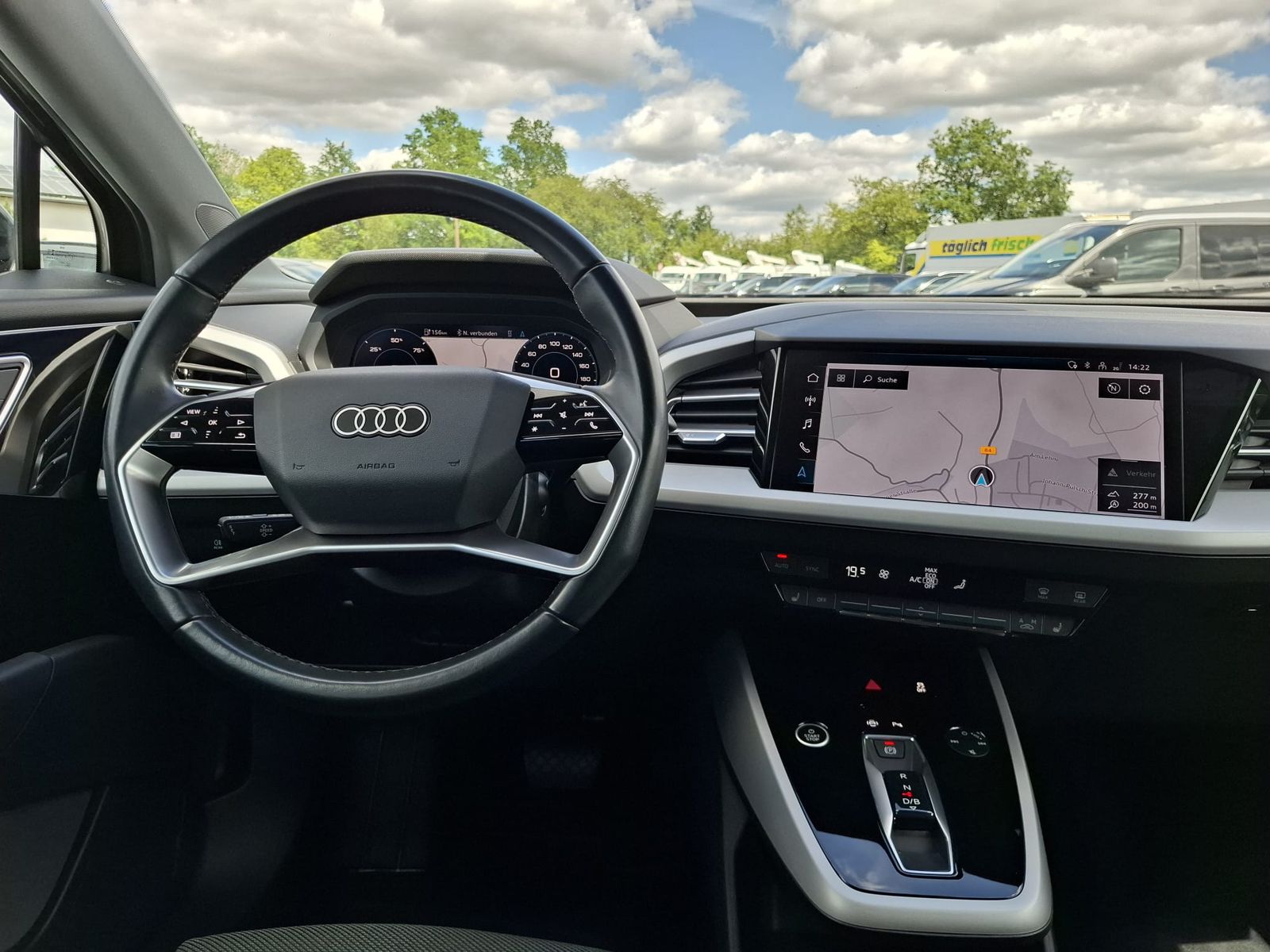 Fahrzeugabbildung Audi Q4 e-tron 40 AHK*LED*19"ALU*SHZ*SPORTSITZE*94,4%
