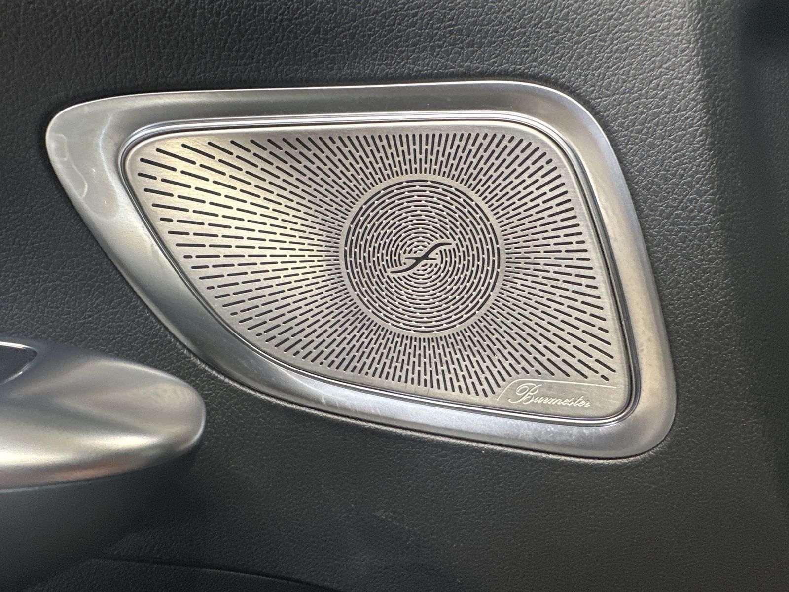 Fahrzeugabbildung Mercedes-Benz C 220d T AMG-Line NAV+LED+ACC+PANO+DISTRONIC+VC