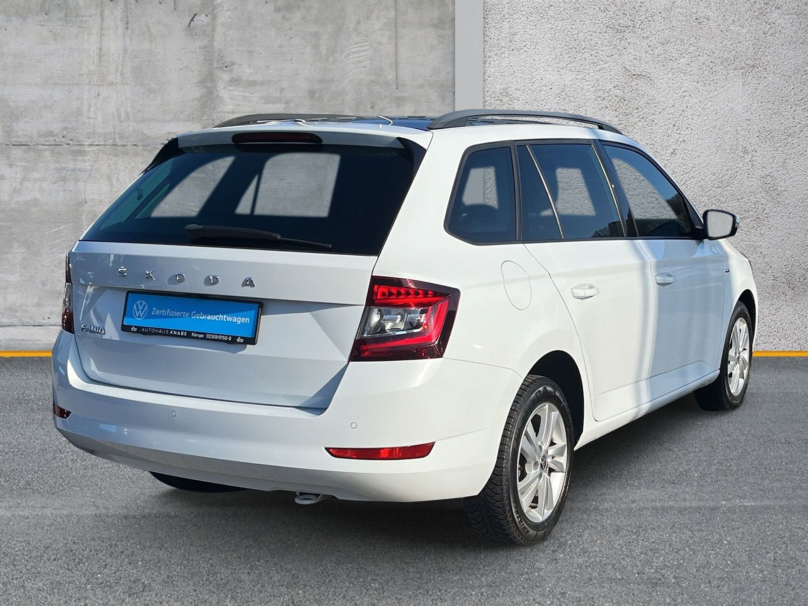 Fahrzeugabbildung SKODA Fabia Combi 1.0 TSI Drive 125 LED PANO KAMERA AC