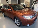 Mitsubishi Outlander 2.2 DI- 4WD 1HAND AHK XENON RKM 7 SITZ - Mitsubishi Gebrauchtwagen von 2013