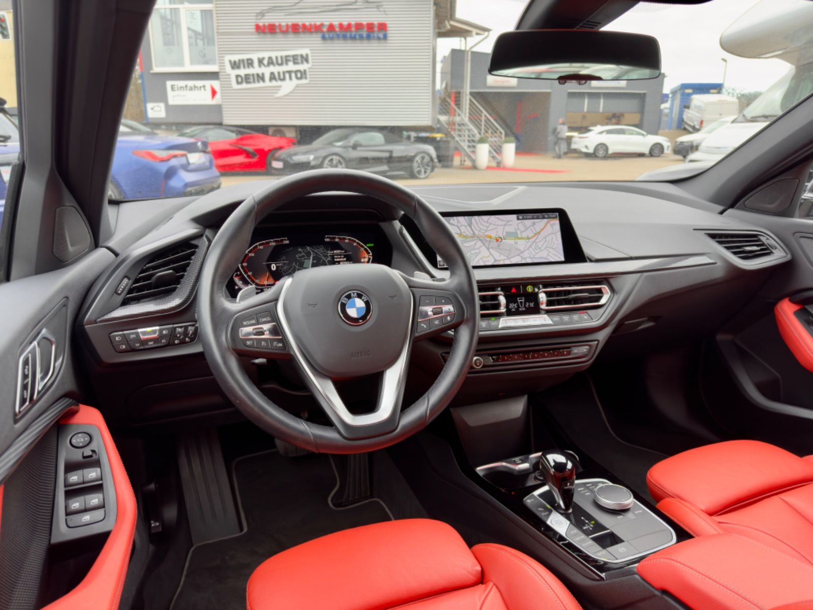 Fahrzeugabbildung BMW 120i Sport Line *rotes Leder* HuD LED PDC Sitzhz