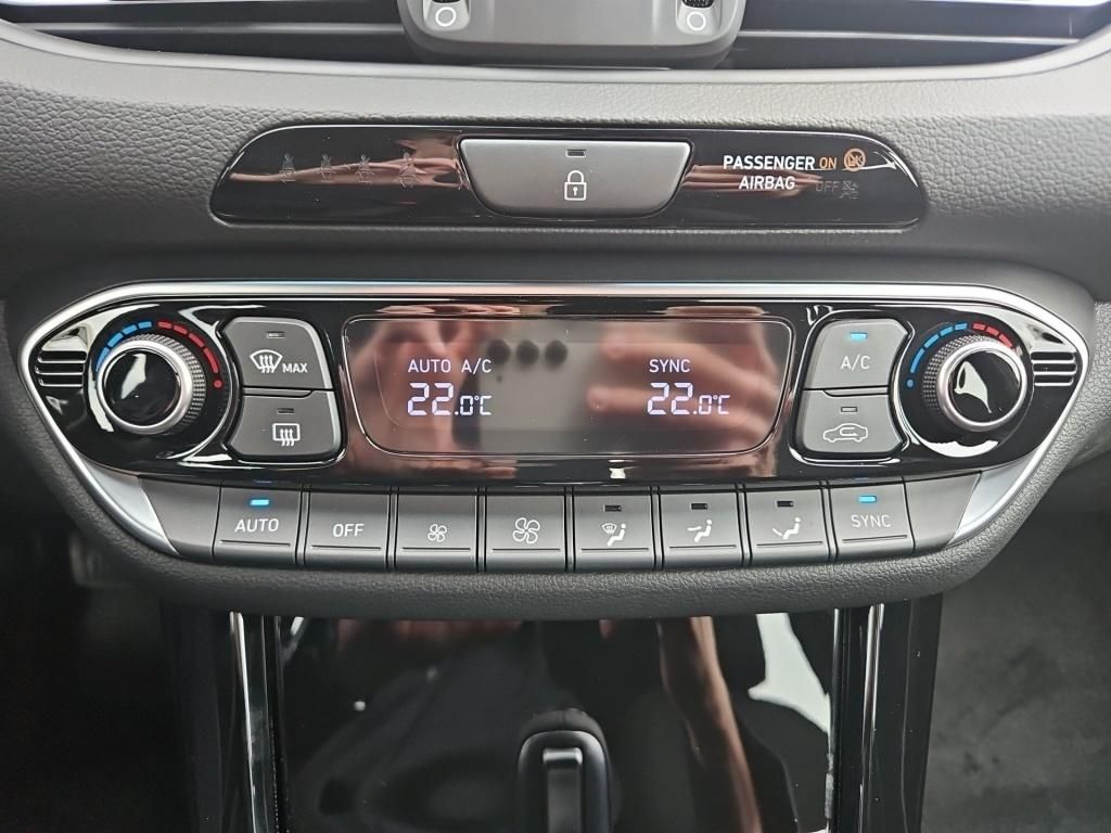 Fahrzeugabbildung Hyundai i30 FL 5-Türer ADVANTAGE 7-DCT 2xKlima SpurH