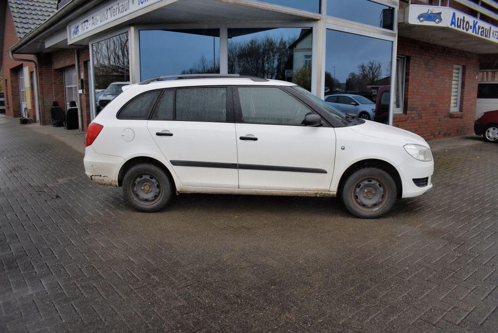 Skoda Fabia 2013 — rear view