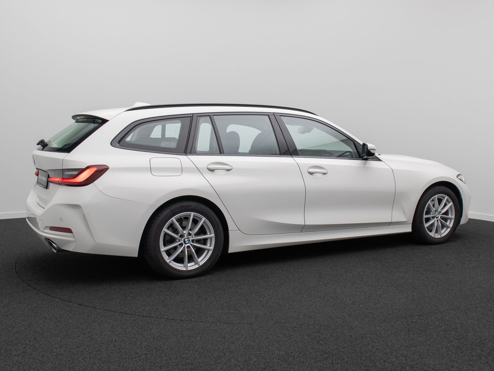 Fahrzeugabbildung BMW 320d HUD DAB Sport Komfort Alarm Teilleder AHK