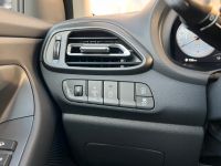 HYUNDAI i30 Kombi 1.5i CVVT Style NAVI LED KAM 5J GAR bei Autohaus Landmann & Maier OHG