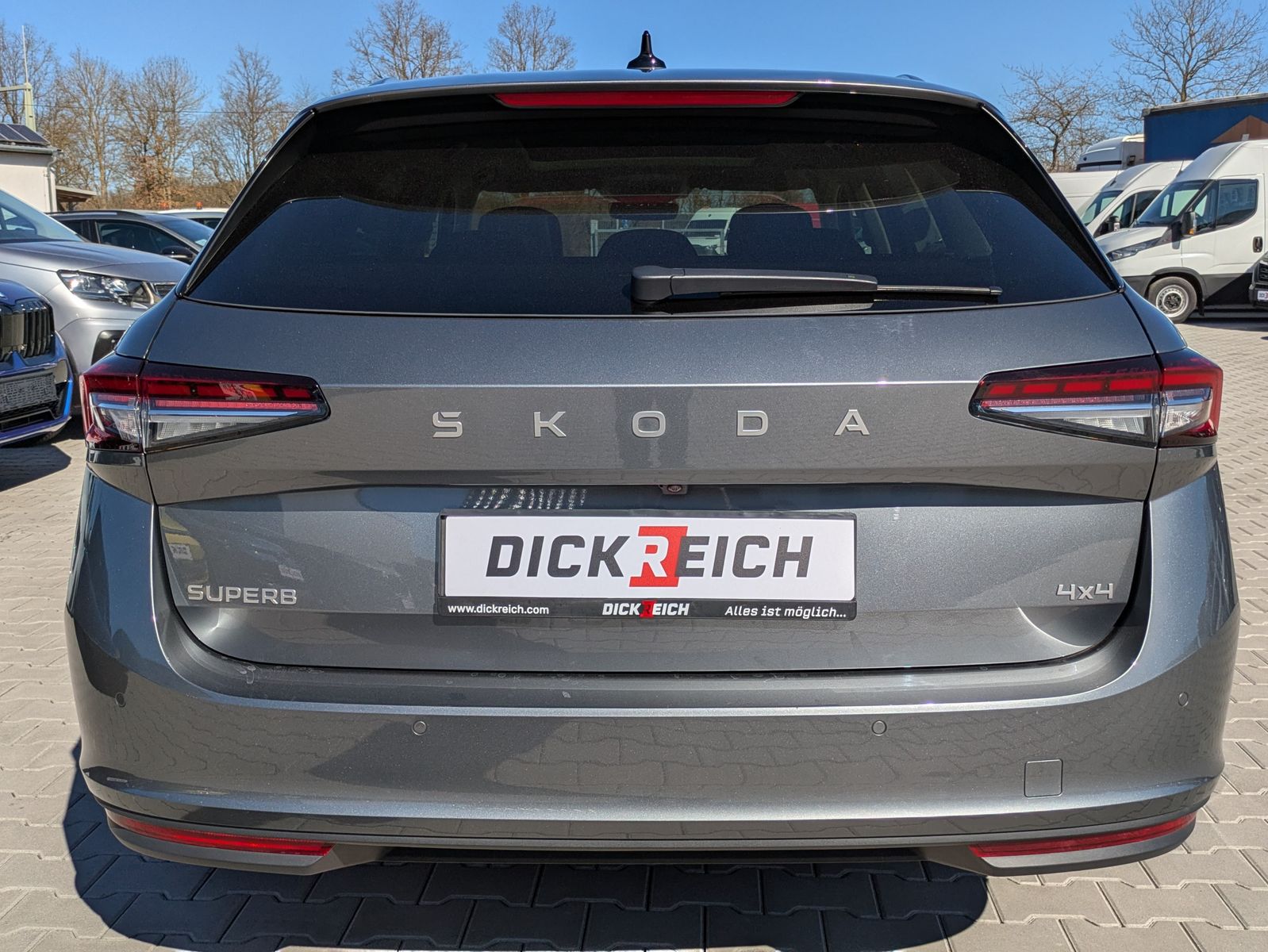Fahrzeugabbildung SKODA Superb 2.0 TDI 4x4 Selection MATRIX*AHK*PANO*19"