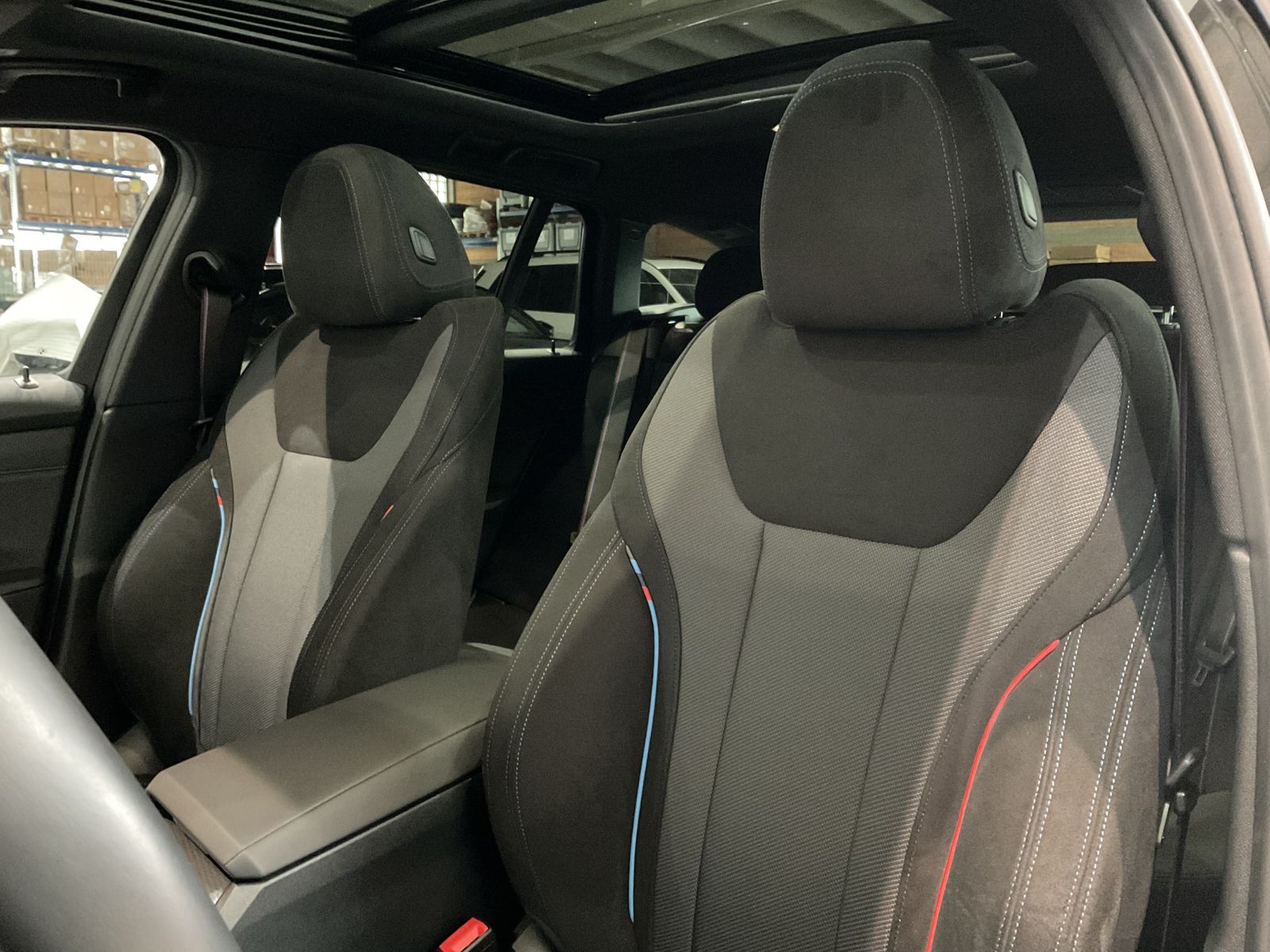 Fahrzeugeinzelansicht 12 Fahrzeugabbildung BMW M340d xDrive Touring HK HiFi DAB LED Pano.Dach