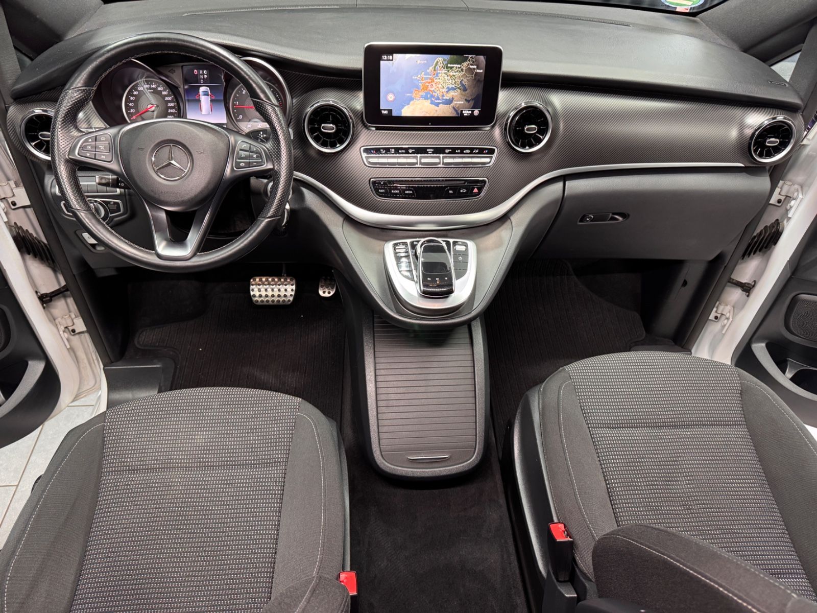 Fahrzeugabbildung Mercedes-Benz V 300d EDITION lang|AMG-LINE|7-SITZER|AHK|NAVI|
