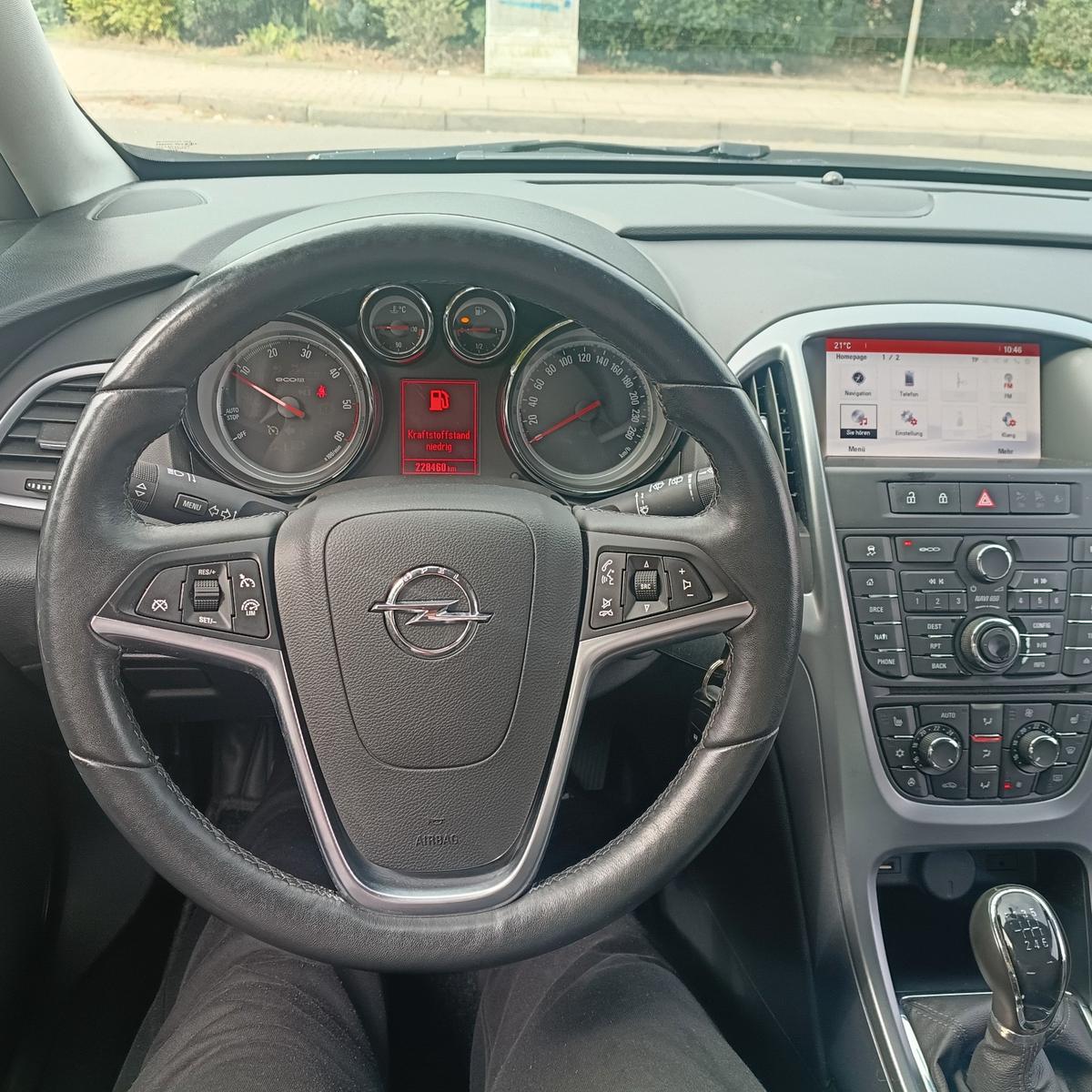 Opel Astra 2014 — photo 14