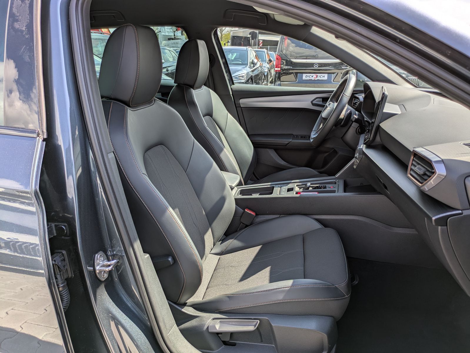 Fahrzeugabbildung CUPRA Leon 1.5 eTSI DSG MATRIX-LED*ACC*APP*KAMERA*18"