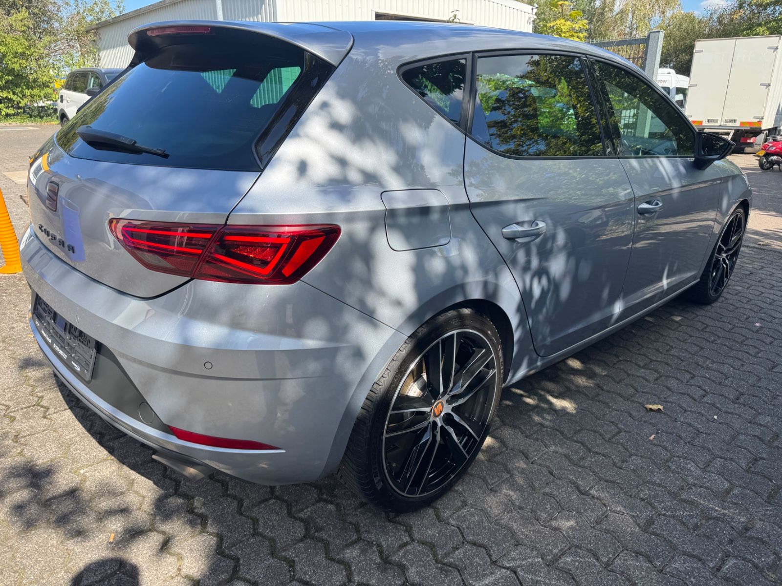 Fahrzeugabbildung SEAT Leon Cupra 290 Panorama+LED+Navi+BeatsAudio