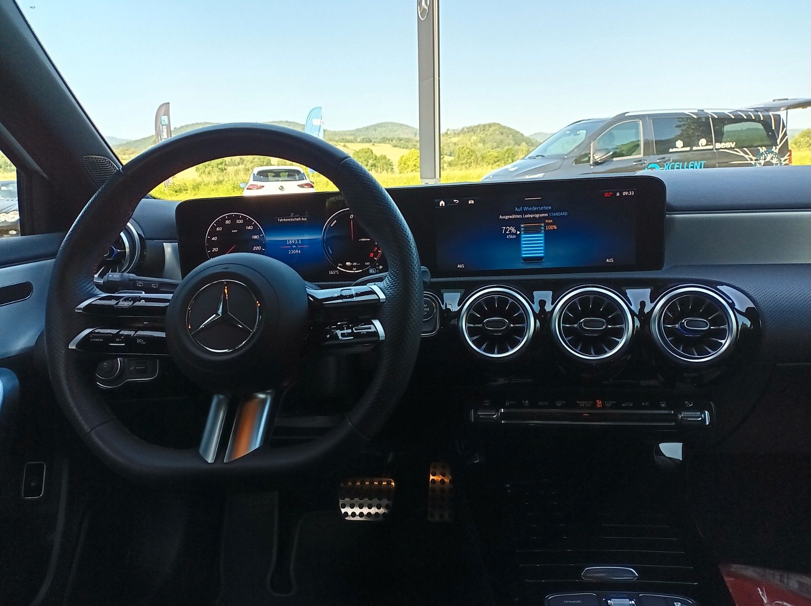 Fahrzeugabbildung Mercedes-Benz A 250 e+AMG LINE+PANO+360*KAMERA+DISTRONIC+SH+++
