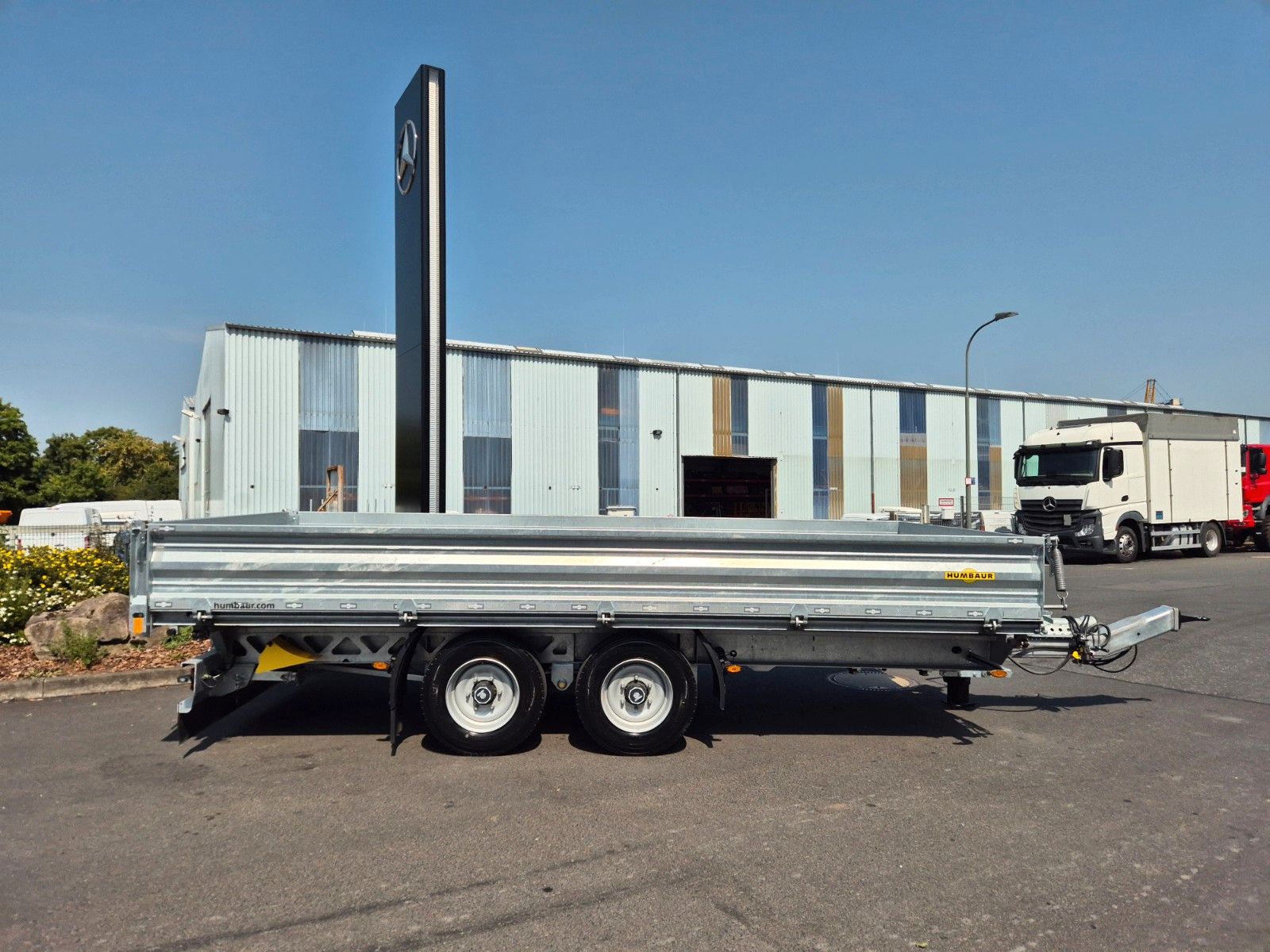 Fahrzeugabbildung Humbaur HTK 115524 Dreiseitenkipper vollverzinkt