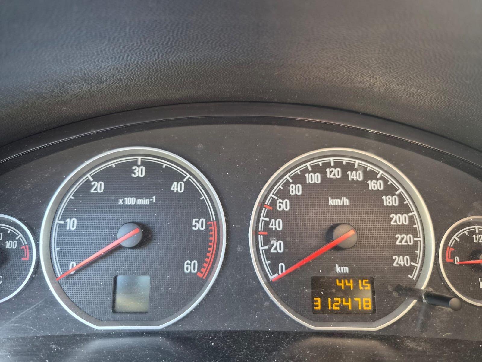 Opel Vectra 2005 — photo 11