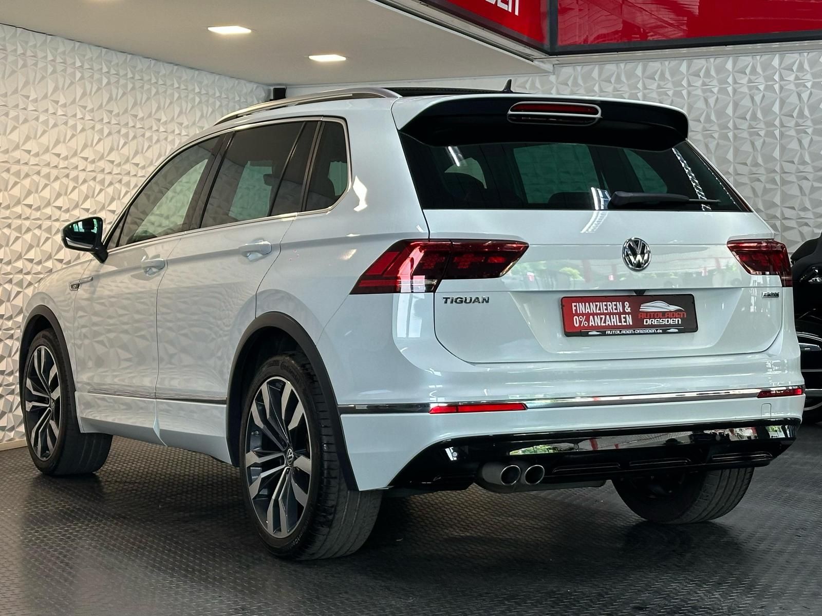 VW Tiguan 2.0TDI R LINE 4M PANO#LED#AHK#ACC#HUD#SH - Image 5