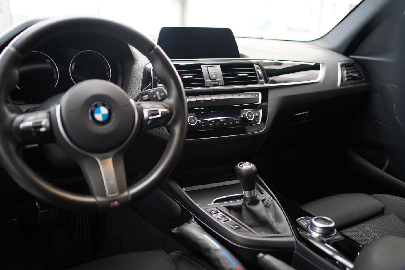 Fahrzeugabbildung BMW 116i M Sport LED+Navi+PDC+Parkassist+HiFi+