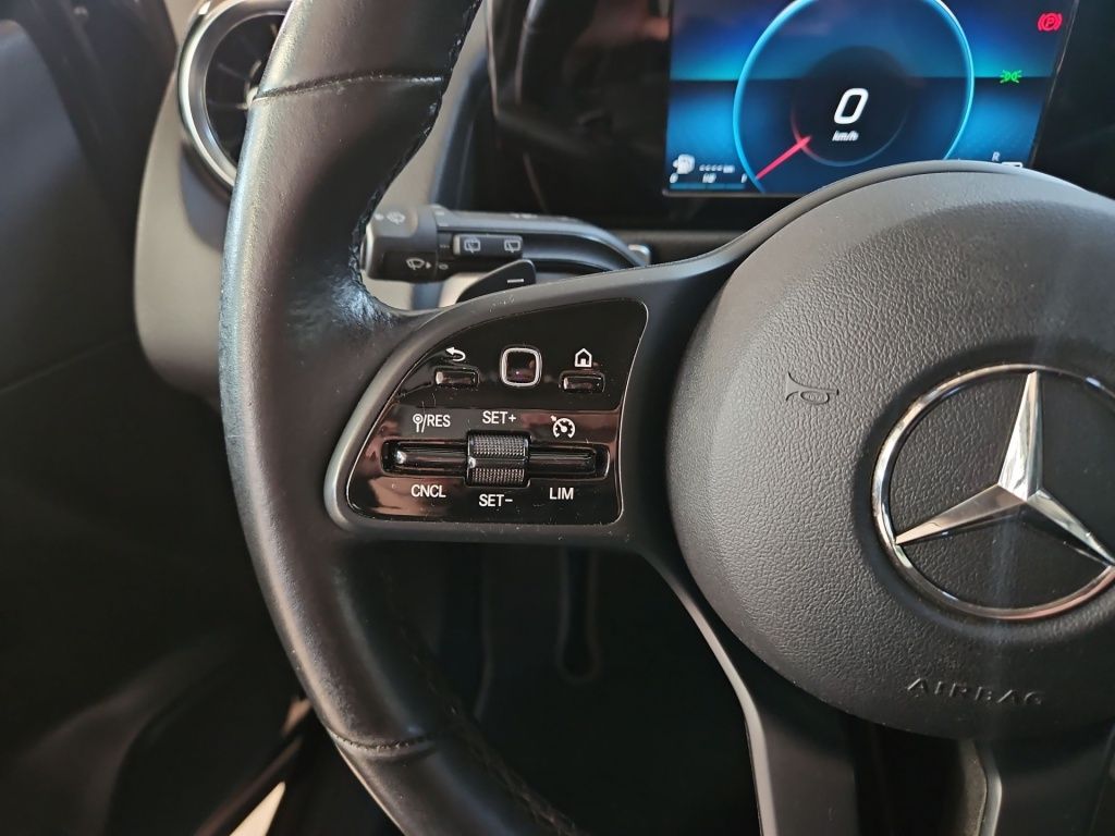 Fahrzeugabbildung Mercedes-Benz GLB 220 d 4M STYLE AHK Navi LED-NB SHZ KAM DAB