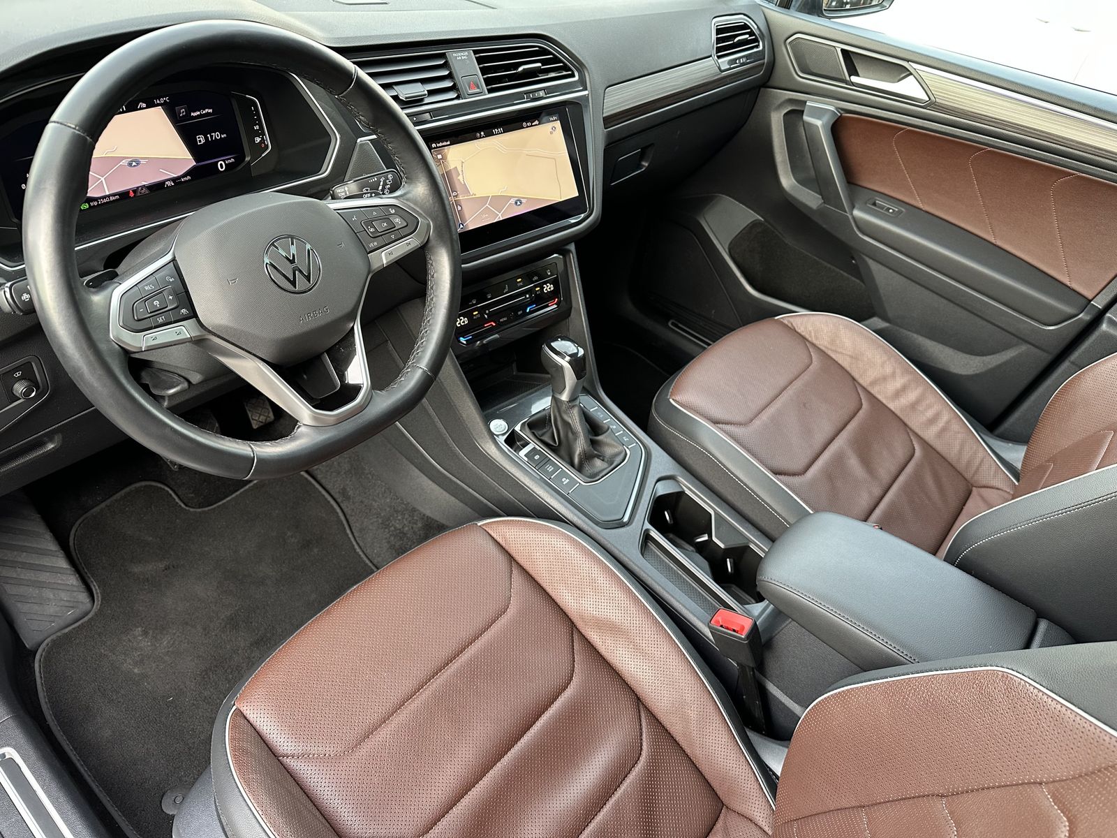 Fahrzeugabbildung Volkswagen Tiguan Allspace Life NAV+IQ-LIGHT+PANO+20ZO+AHK