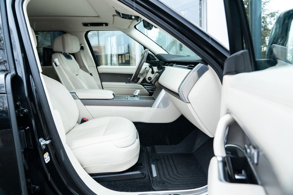 LAND ROVER Range Rover SV / 360° / PANO / LWB / P615 / 23" LAND ROVER Range Rover SV / 360° / PANO / LWB / P615 / 23"